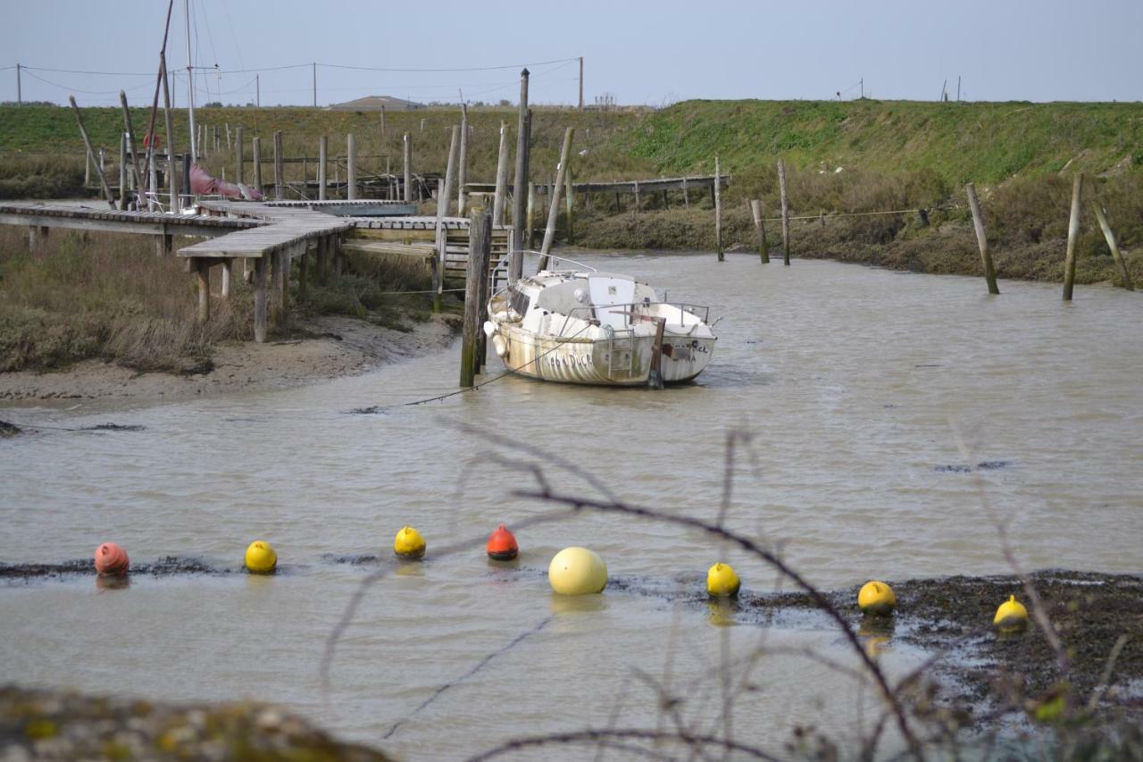 Les Pensions Du Joslin Bouin  Exterior foto